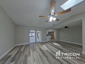 1535 Bay Hill Cir in Sarasota, FL - Building Photo - Building Photo
