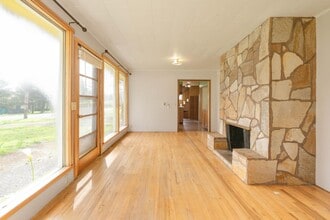 33360 Ferry St in Cloverdale, OR - Building Photo - Building Photo