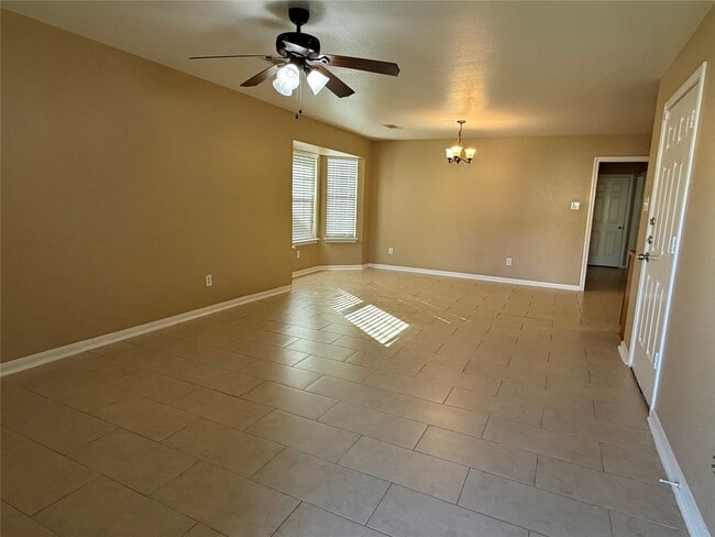 2401 24th St N in Texas City, TX - Building Photo - Building Photo