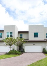 4969 Navali Dr in Wellington, FL - Foto de edificio - Building Photo