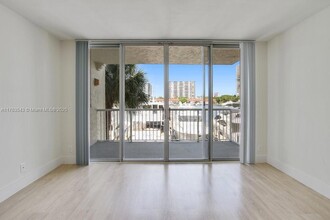3605 NE 207th St, Unit 3210 in Miami, FL - Foto de edificio - Building Photo