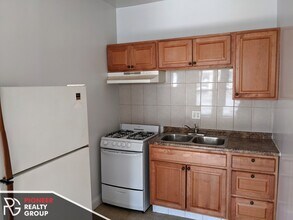 2733 N Milwaukee Ave in Chicago, IL - Building Photo - Building Photo