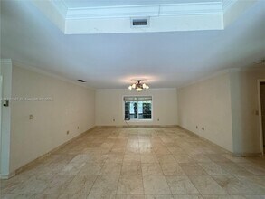 3185 Washington St in Miami, FL - Foto de edificio - Building Photo