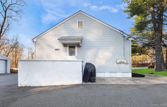 55 Old Middletown Rd in Nanuet, NY - Building Photo - Building Photo