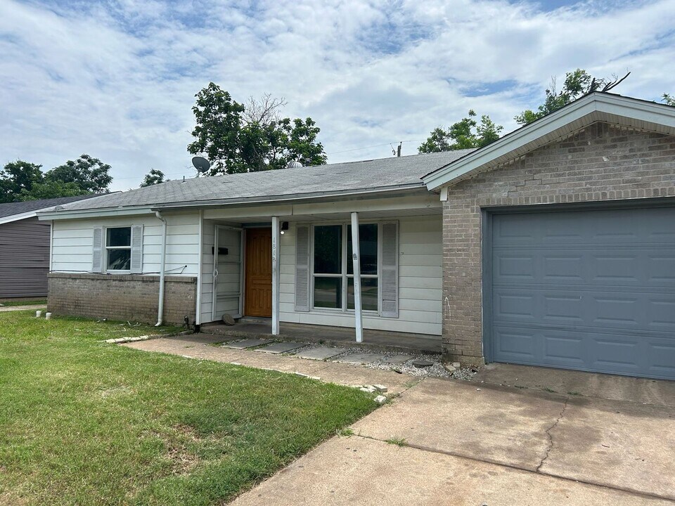 1818 Anderson St in Irving, TX - Building Photo