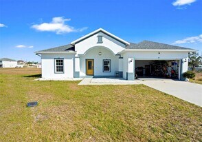 817 Desmoines Pl in Poinciana, FL - Building Photo