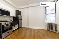 95 E 7th St in New York, NY - Building Photo - Building Photo