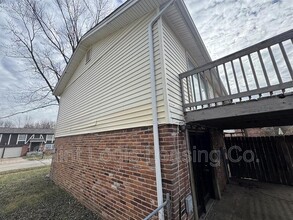 2427 Periwinkle Ct in Florissant, MO - Foto de edificio - Building Photo