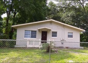 5036 College Dr in Orlando, FL - Building Photo