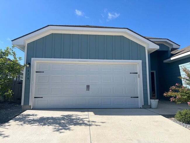 619 Ashers Pl in Seguin, TX - Building Photo - Building Photo