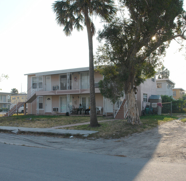 2790 SW 2nd St in Fort Lauderdale, FL - Building Photo - Building Photo