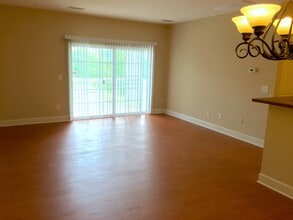 8401 Callabee Way, Unit D-10 in Nashville, TN - Foto de edificio - Building Photo