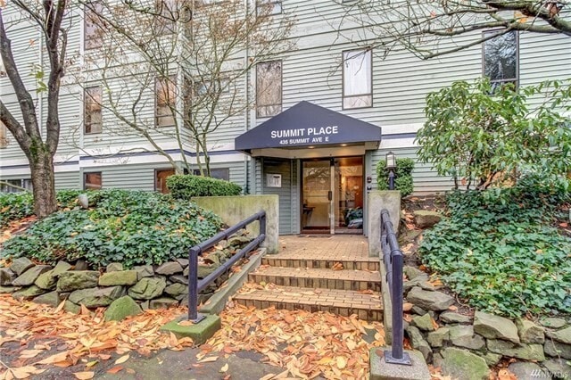 property at 435 Summit Ave E