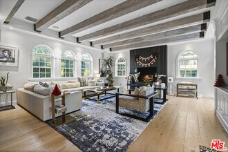 23255 Mariposa De Oro St in Malibu, CA - Building Photo - Building Photo