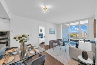 450 Westview St in Coquitlam, BC - Building Photo - Building Photo