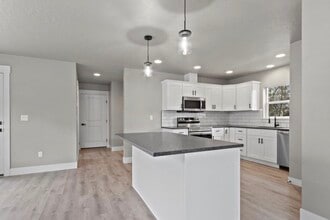 465 S 3rd E St in Mountain Home, ID - Building Photo - Building Photo