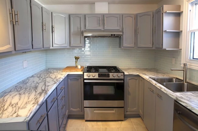 19 Meadowlands Dr W in Ottawa, ON - Building Photo - Building Photo