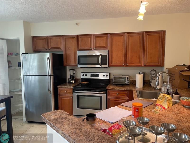 2205 S Cypress Bend Dr in Pompano Beach, FL - Building Photo