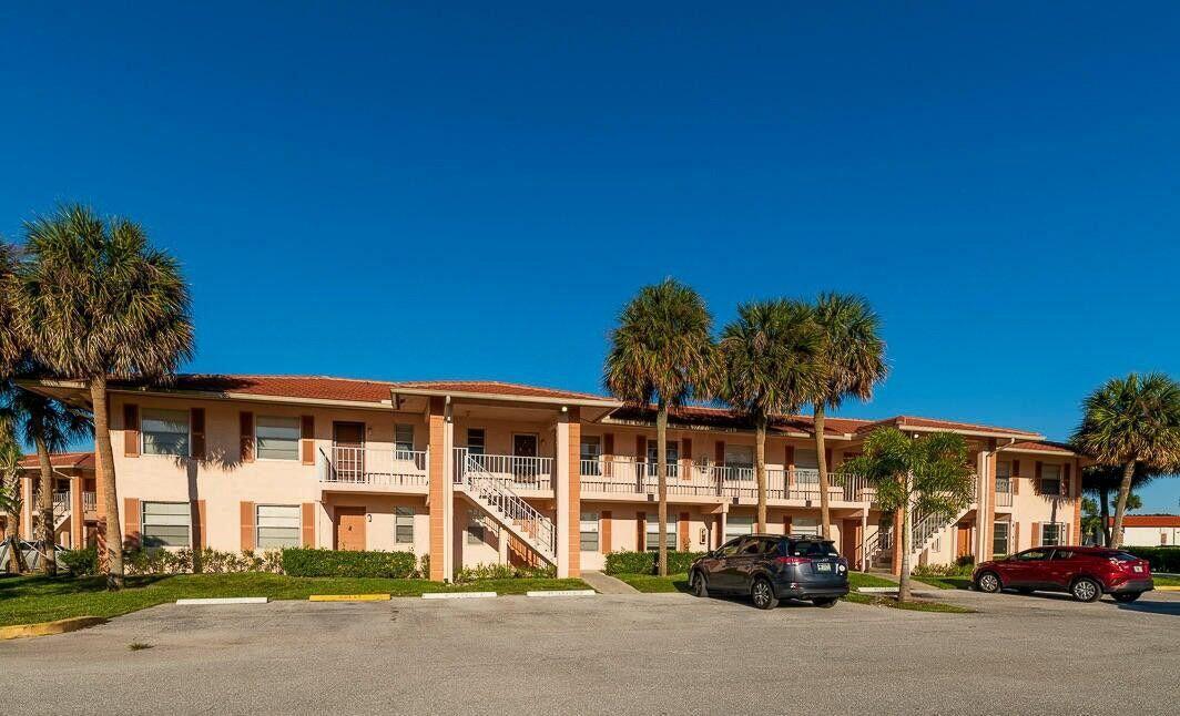 9929 Three Lakes Cir in Boca Raton, FL - Building Photo