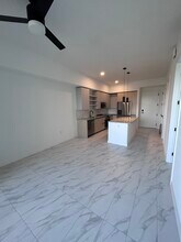 2303 NE 171st St, Unit A3 in Miami, FL - Foto de edificio - Building Photo