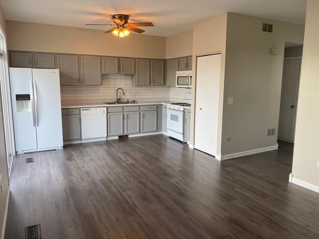 1108 Burns Ln in Minooka, IL - Building Photo - Building Photo