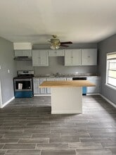 606 S Summer St in Lampasas, TX - Building Photo - Building Photo