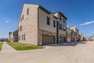 7505 Laburnam Rd in Dallas, TX - Building Photo - Building Photo