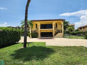 2619 NW 47th Ln in Lauderdale Lakes, FL - Building Photo - Building Photo