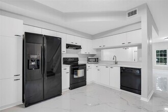 9808 NW 56th Pl in Coral Springs, FL - Building Photo - Building Photo