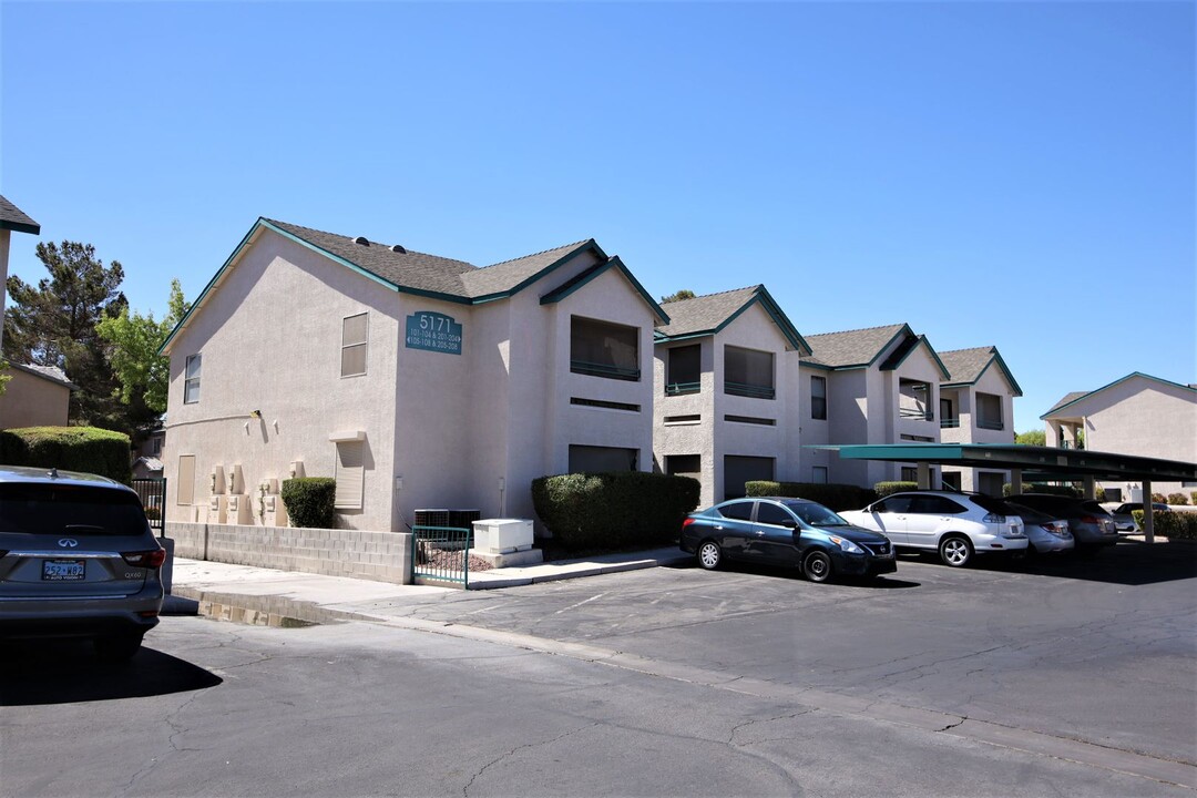 5171 S Lindell Rd in Las Vegas, NV - Building Photo