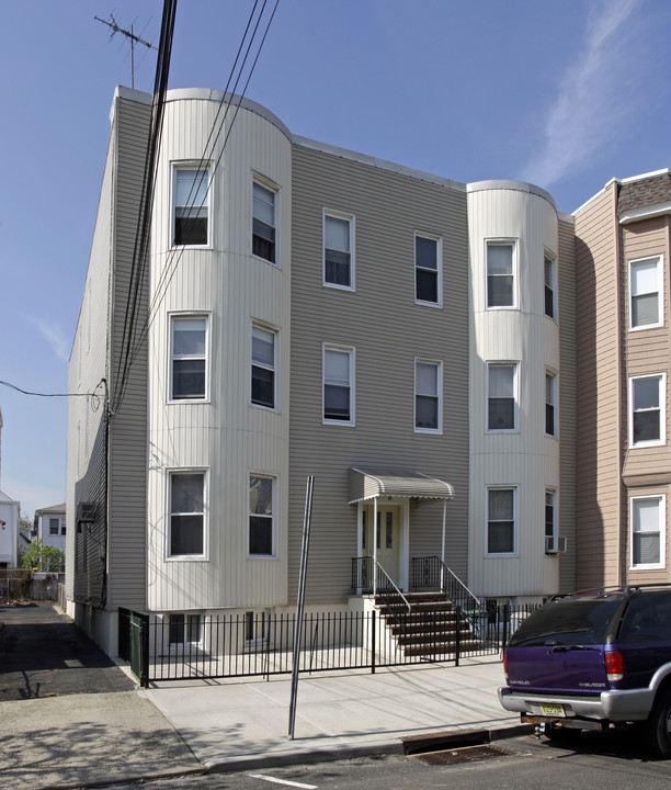 97-99 Zabriskie St in Jersey City, NJ - Building Photo