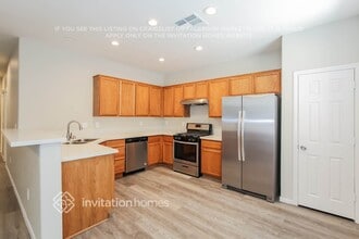 8105 Starling View Ct in Las Vegas, NV - Building Photo - Building Photo