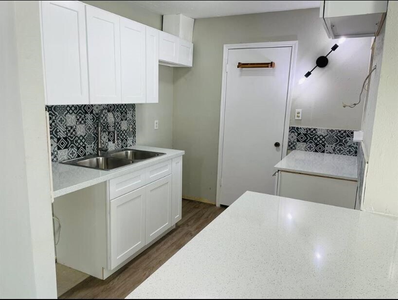 9550 Deering Dr in Houston, TX - Building Photo