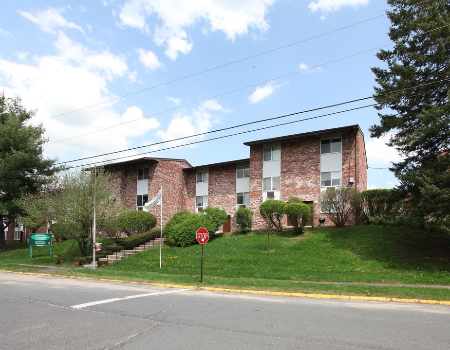 Rose Gardens Apartments in Middletown, CT - Building Photo