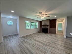 221 18th Ave NW in Naples, FL - Building Photo - Building Photo