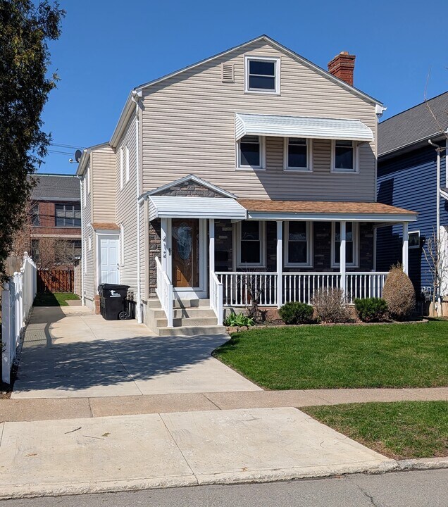 412 University Ave, Unit Apartment 1 in Buffalo, NY - Building Photo