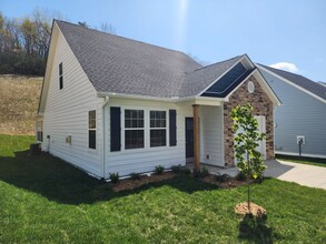 119 Crew Ln in Black Mountain, NC - Building Photo - Building Photo