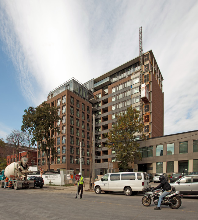 400 Wellington West in Toronto, ON - Building Photo - Building Photo