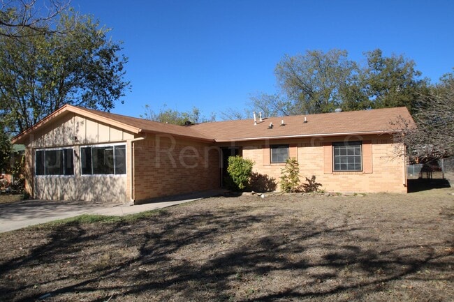 property at 909 Edwards St