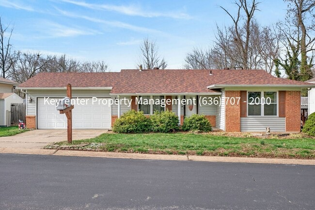 property at 1476 Shadow Wood Dr