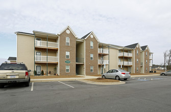 Wedgefield Apartments in Raeford, NC - Building Photo - Building Photo