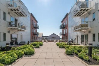 383 Commercial St, Unit Hobsons Landing Portland in Portland, ME - Foto de edificio - Building Photo