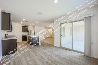 466 W Black Hawk Pl in Casa Grande, AZ - Building Photo - Building Photo
