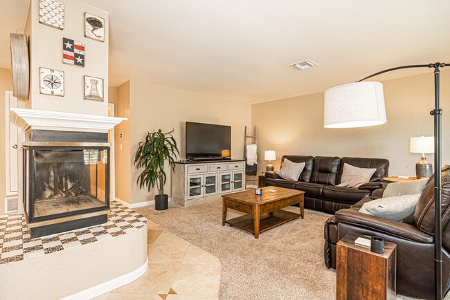 1585 Ionian St in San Diego, CA - Building Photo - Building Photo