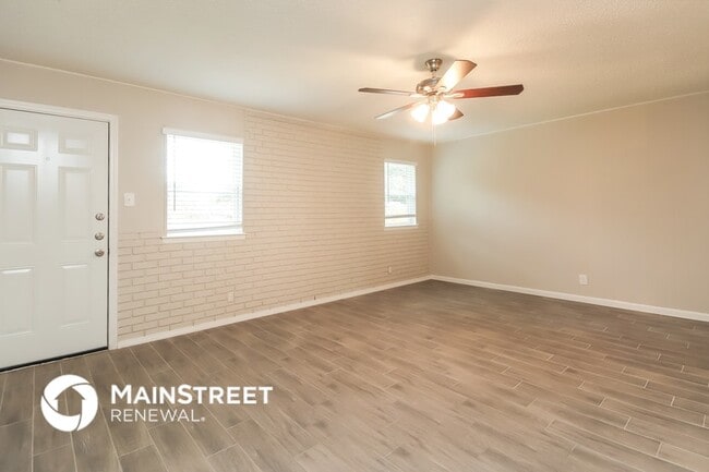 5621 Macdougall Dr in Haltom City, TX - Building Photo - Building Photo