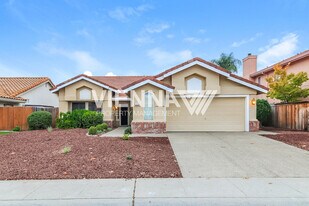 1418 Lorimer Way in Roseville, CA - Building Photo