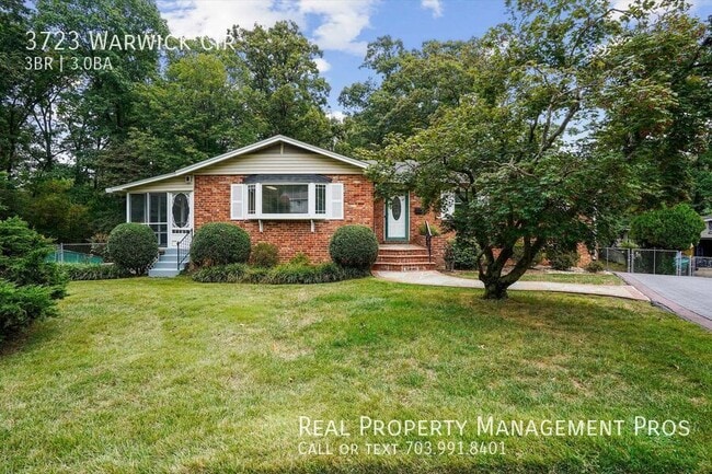property at 3723 Warwick Cir
