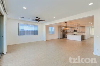 24896 N 144th Ln in Surprise, AZ - Foto de edificio - Building Photo