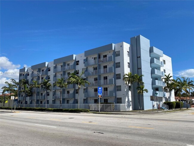 2575 SW 27th Ave, Unit 207 in Miami, FL - Foto de edificio - Building Photo