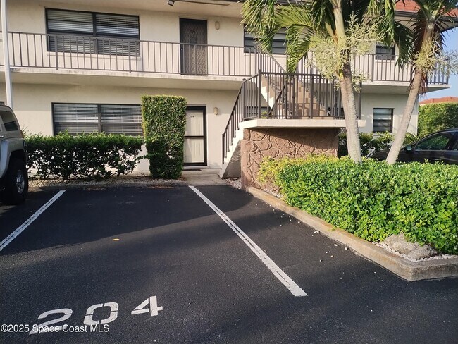 200 St Lucie Ln